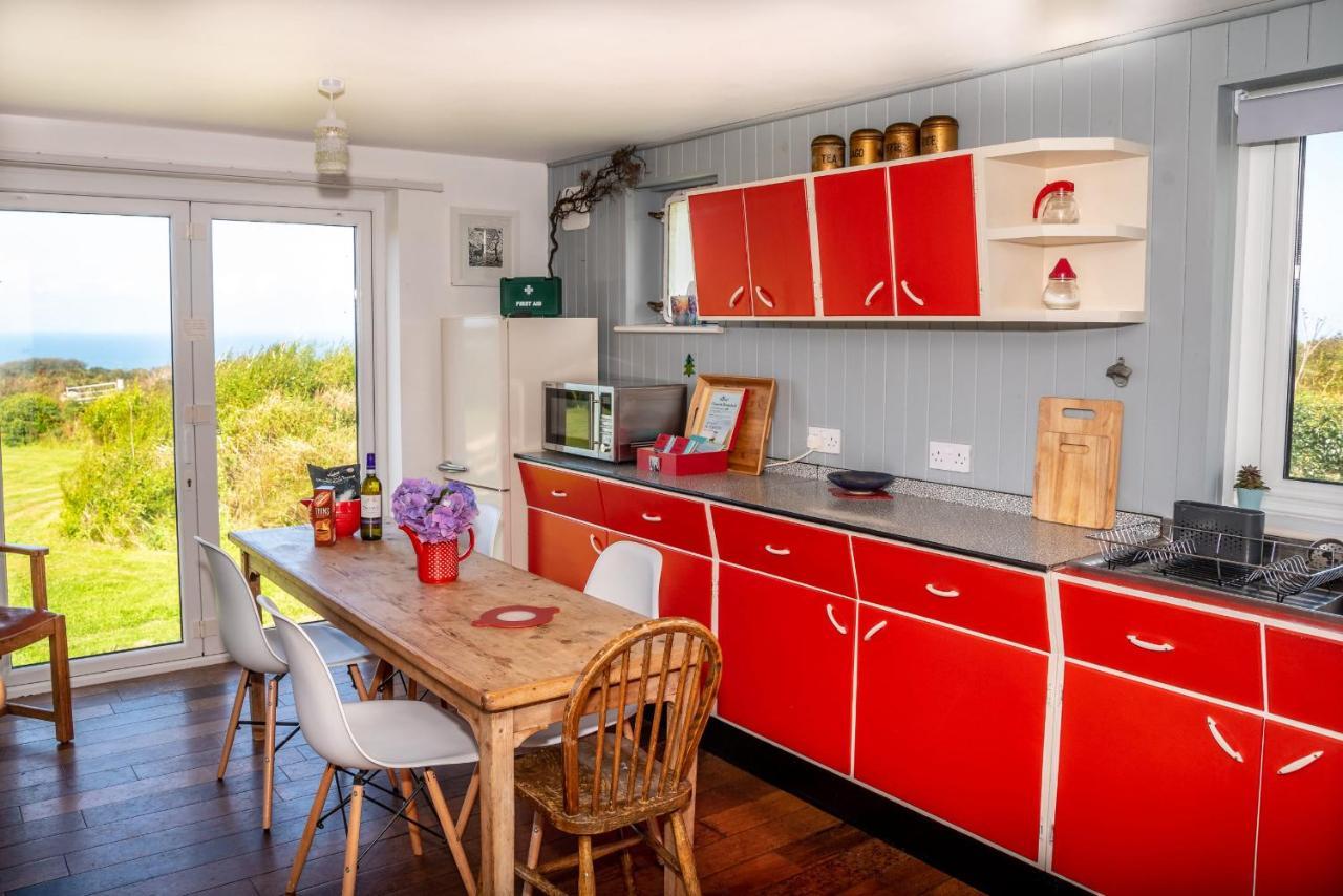Finest Retreats - Western Watch - Sea Views, Pets Accepted, Sleeps 6 Lower Boscaswell エクステリア 写真