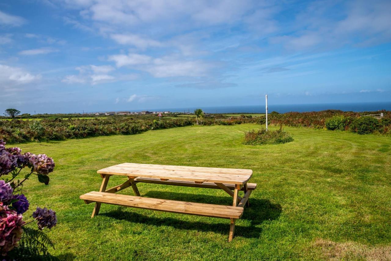 Finest Retreats - Western Watch - Sea Views, Pets Accepted, Sleeps 6 Lower Boscaswell エクステリア 写真