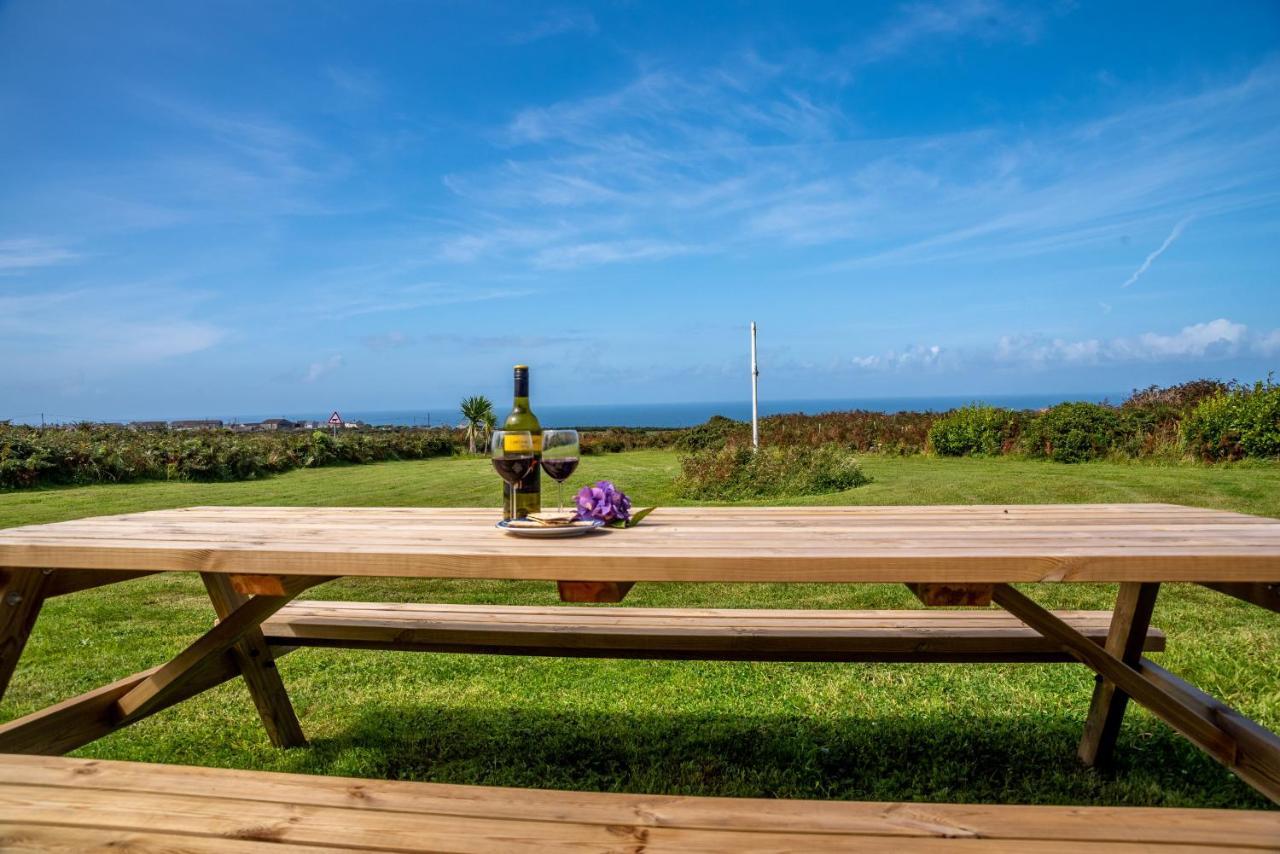 Finest Retreats - Western Watch - Sea Views, Pets Accepted, Sleeps 6 Lower Boscaswell エクステリア 写真